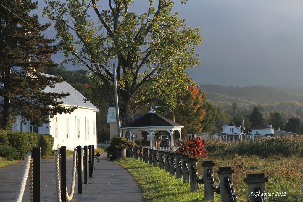 Auberge De La Rive De Charlevoix - Auberge De Jeunesse Familiale Pour Voyageurs De Tous Ages Saint-Joseph-de-la-Rive Экстерьер фото