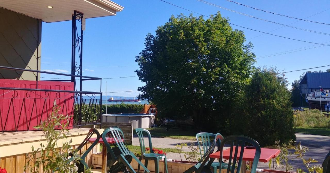 Auberge De La Rive De Charlevoix - Auberge De Jeunesse Familiale Pour Voyageurs De Tous Ages Saint-Joseph-de-la-Rive Экстерьер фото
